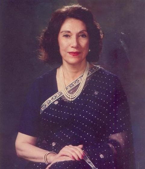 AseefaBZ's tweet image. Remembering our grandmother the iconic Begum Nusrat Bhutto , Pakistan’s former First Lady, and Chairperson of the Pakistan People’s Party.
A woman of extraordinary strength and grace, she stood tall in the darkest chapters of our nation’s history. She dedicated her life to the…