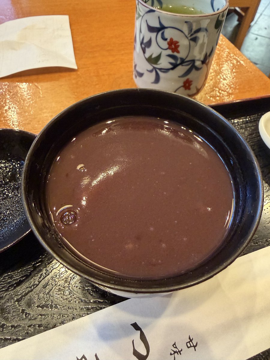 仕事前におしるこ。
そして仕事後におしるこ。
同じじゃないよ。
最初のがつぶあんで、後のがこしあんだ。