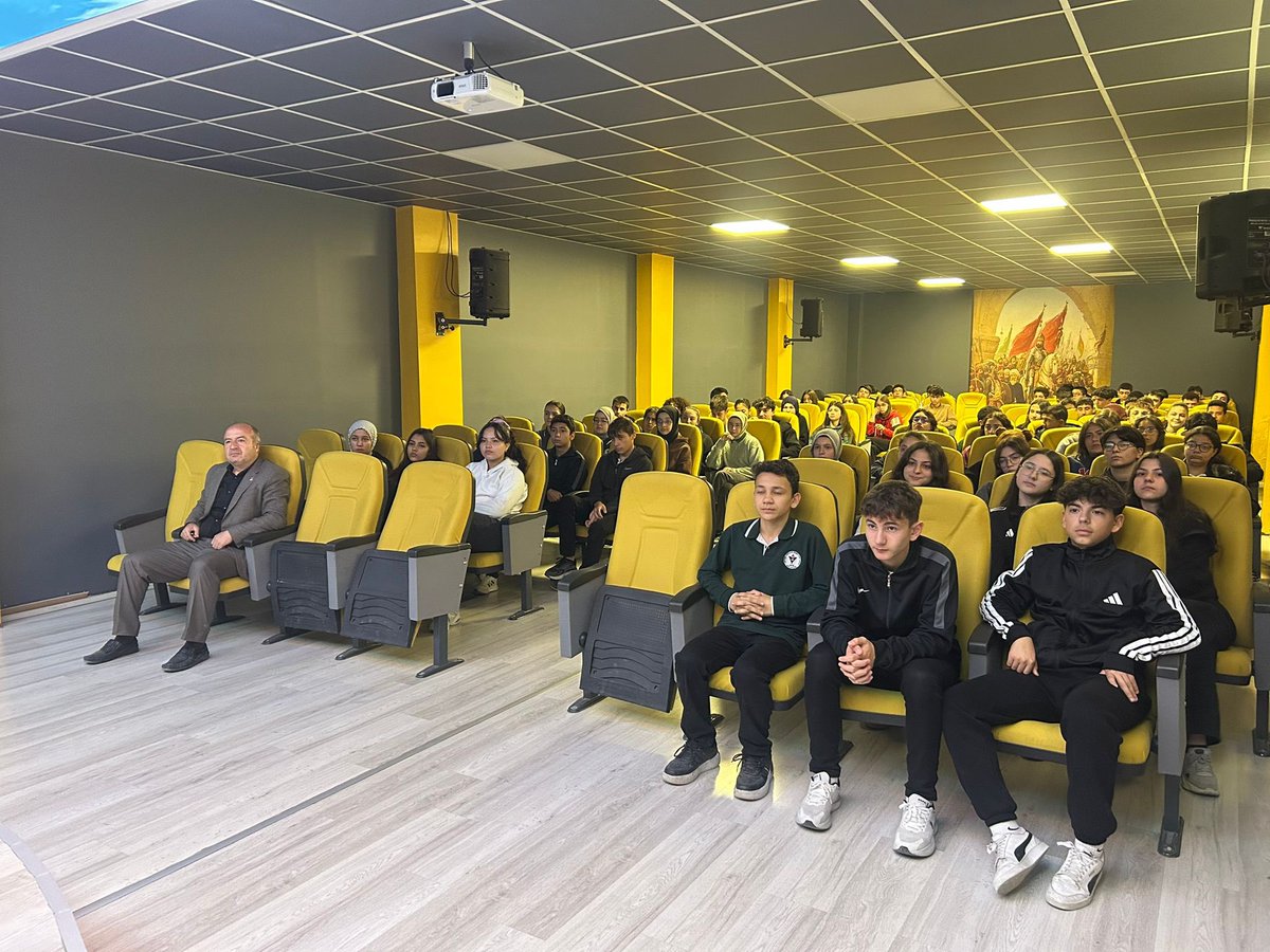 acefen03's tweet photo. Okulumuz öğrencileri Anadolu Mektebi Okumaları Projesi kapsamında danışman öğretmenleri Betül SÜNBÜL ve Erdi OĞUZ rehberliğinde 2025-2026 Eğitim Öğretim yılının ilk panel çalışmasını gerçekleştirdiler. Öğretmenlerimize ve öğrencilerimize teşekkür ederiz. https://t.co/9pE0QSSsX2