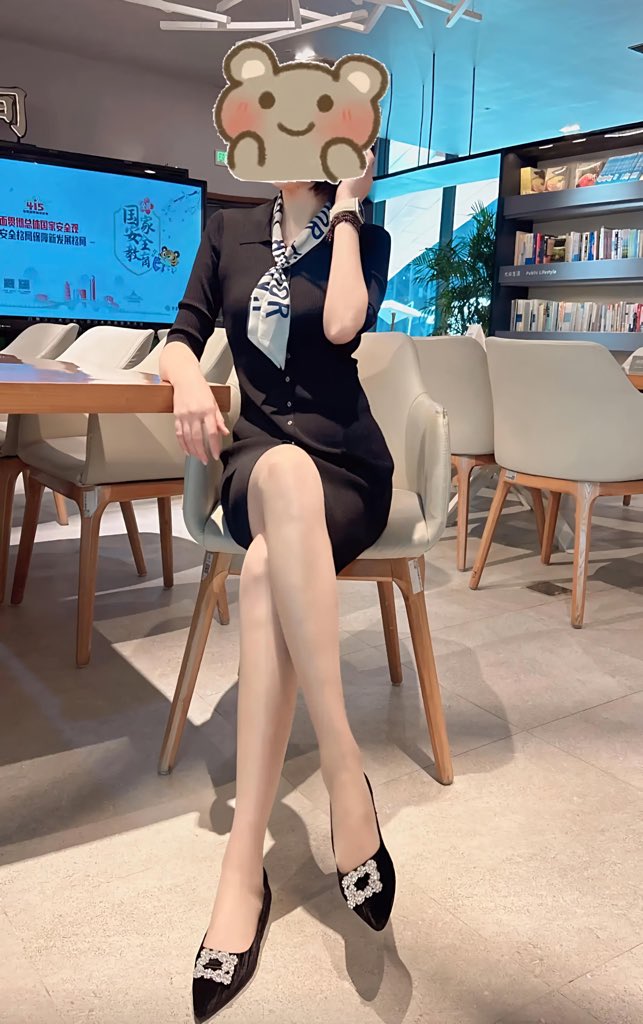 重庆大龄剩女，96年，客房经理，就想找人聊聊天，熟悉了偶尔吃个饭认识一下