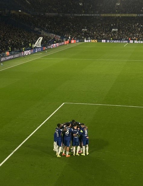 Estevão becomes the first player to score and get surrounded by all his teammates this season 🔥💙