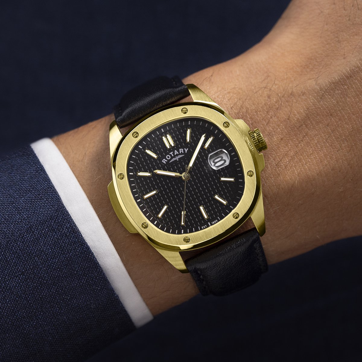 The Apex100 pairs premium materials with 100m water resistance, for a robust watch that looks perfectly at home with a suit