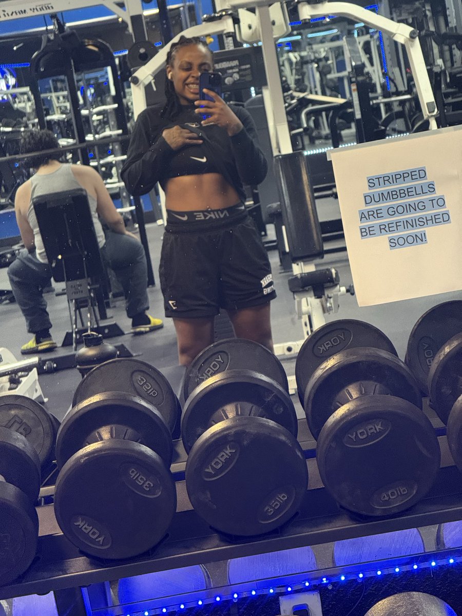 MoniJaszy's tweet photo. Literally fine shi that stay in the gym 😆 https://t.co/0DLNgWps9S