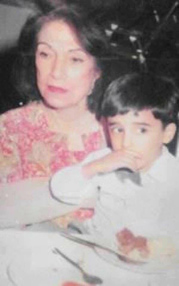 ADfarooqBhh's tweet image. Remembering The Iconic #MadrEJamhuriyat Begum Nusrat Bhutto Sahiba On Her 14th Death Anniversary💔
