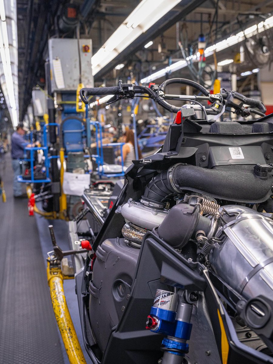 polarisjpn's tweet image. 一枚の緻密な設計図から始まり、やがてそれは圧倒的な加速を生み出します🏔️

#PolarisSnow polarissnowmobile.jp