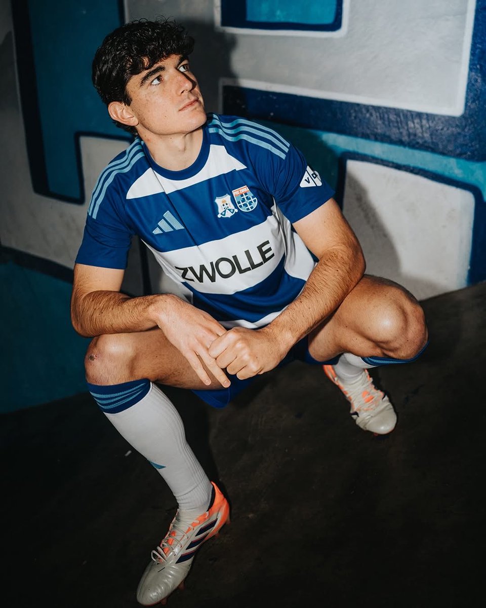 Zaterdag as <a href="/HomeSCPECZwolle/">Supportershome</a> <a href="/SC_PEC_ZWOLLE/">SC PEC ZWOLLE</a> hoofdsponsor #PECNEC met een bijzonder wedstrijdshirt 💙
Mooie vorm van samenwerking met <a href="/PECZwolle/">PEC Zwolle</a> en ondersteuning door supportersclub PECZwolle #PECnec