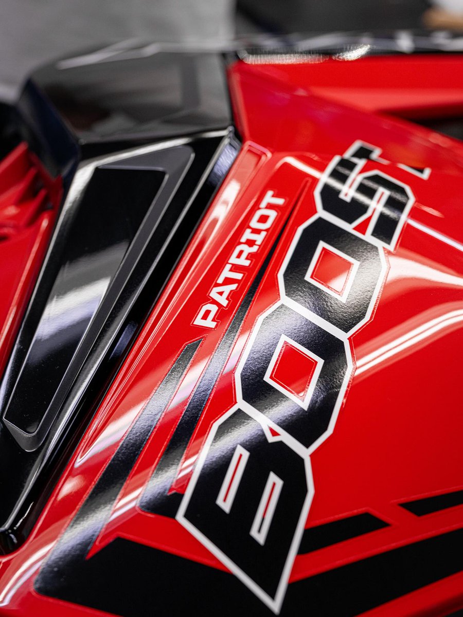 polarisjpn's tweet image. 一枚の緻密な設計図から始まり、やがてそれは圧倒的な加速を生み出します🏔️

#PolarisSnow polarissnowmobile.jp