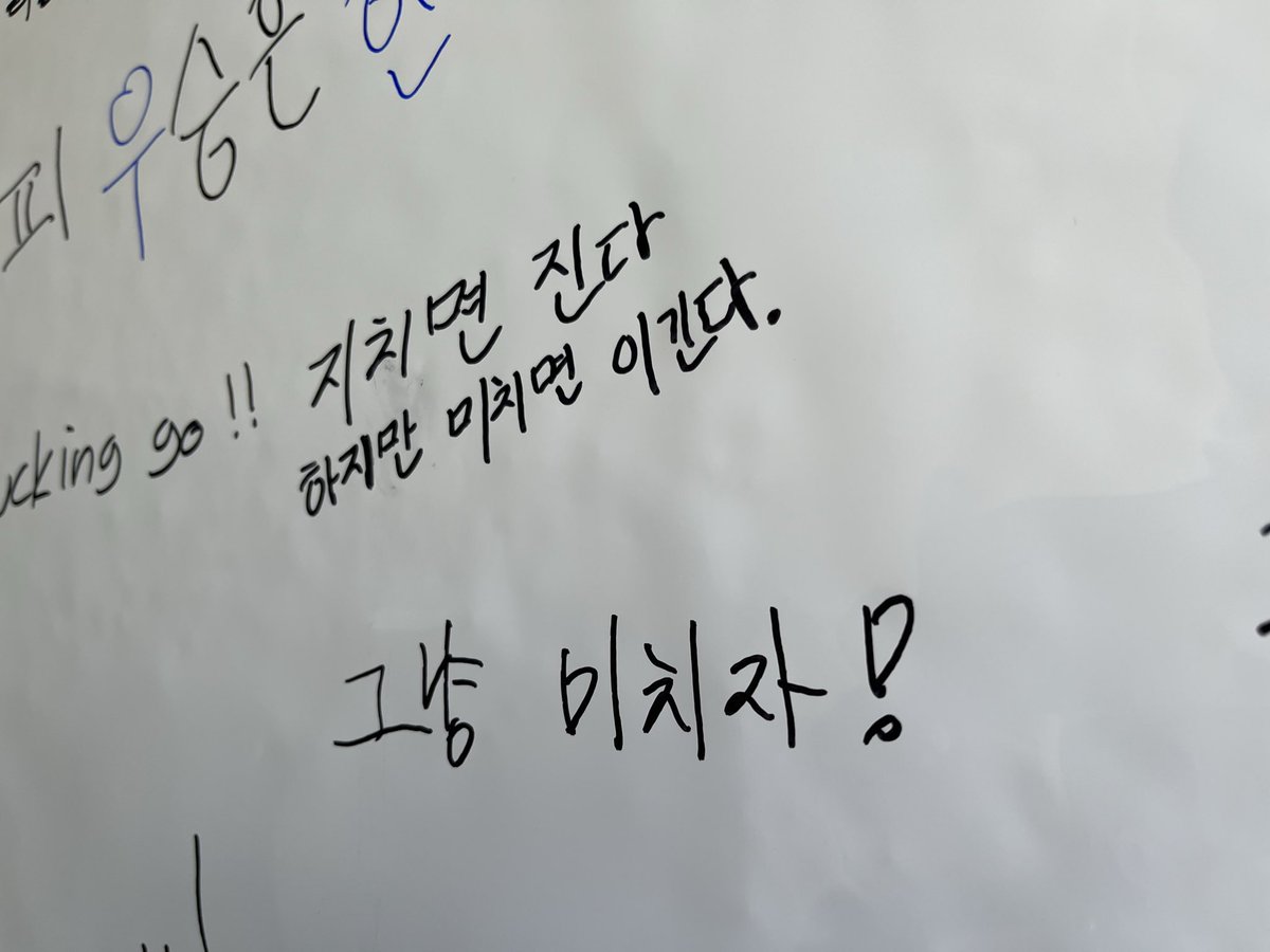 #rt
#rt이벤트
에라모르겠다. 내일 한화이글스 5차전 승리시 이글스들이 낸 점수 ×10000원 상당의 기프티콘드려요. 카페든 뭐든 종류는 당첨자님께서 고르시면 됩니다!!!🤎🤎🦅🦅🦅 
이글스를 응원하는 후디한정⭕️
이벤트계❌️