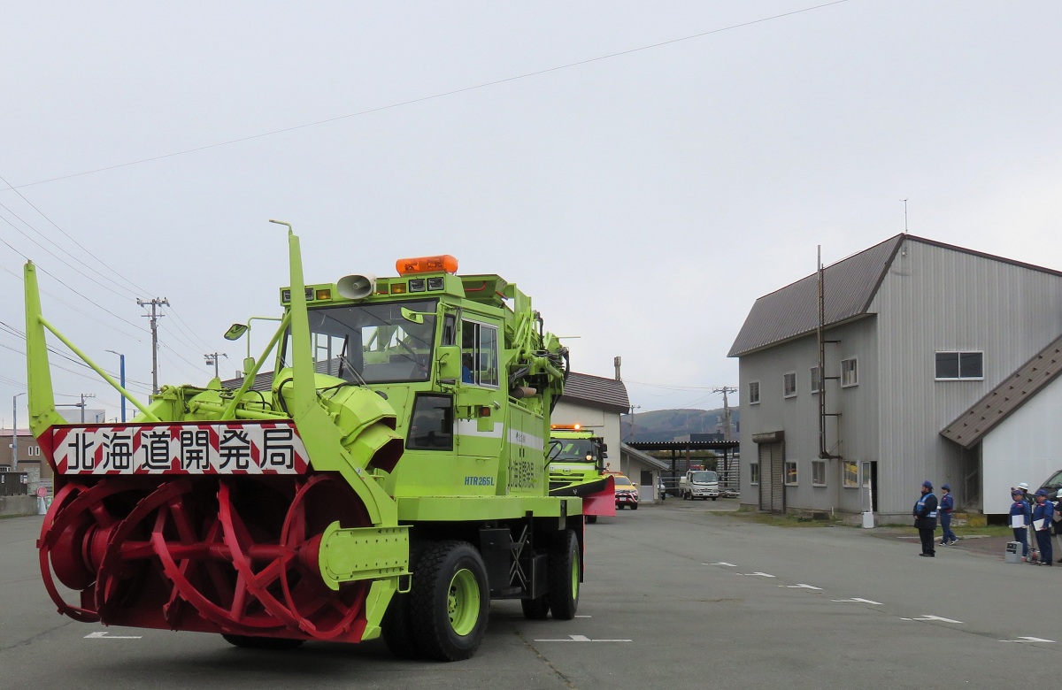 10月23日 冬期における道路交通の安全確保を図るため、除雪を担う受注