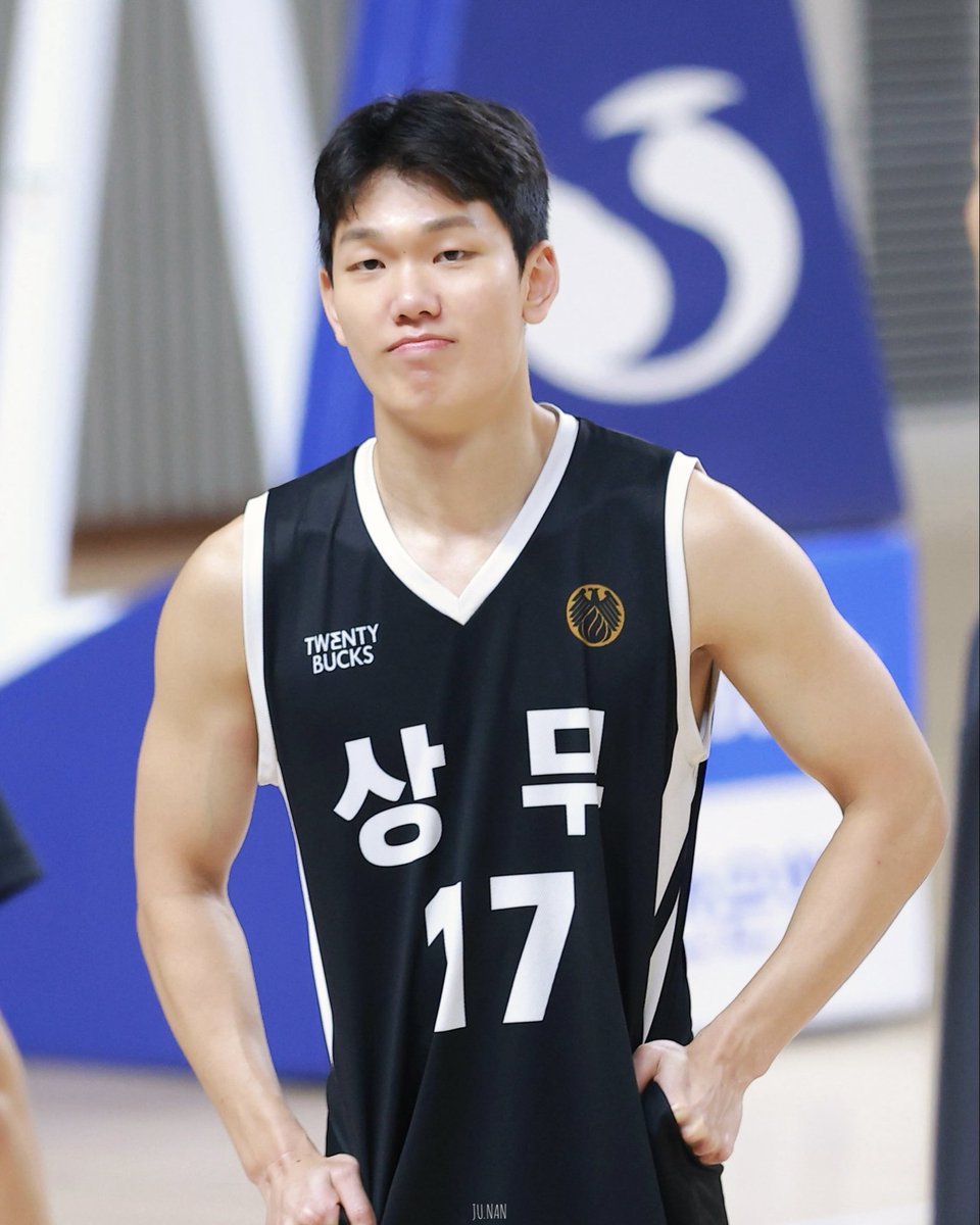 c0c0_17_'s tweet image. 마지막까지 제일 고생한 우리 김병장 ㅠ.ㅠ 남은 기간 몸 잘 만들어서 이젠 수원에서 보자!!! 김주난 짱 김주난 최고 🥹🥰🫡

#국군체육부대 #상무농구단 #김준환