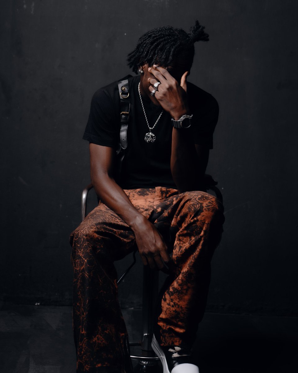 fwfeyi's tweet photo. This one is for all the real lovers out there 😌❤️
Boseje out now ! 
Tell a real lover to tell another real lover that new music out now !!! 
Love to everyone that made this drop possible 
https://t.co/DpzqOXA7f5
🎧 : @ose_bpm , @diazno 
🎛️ : @diazno 
🖼️.: @topboy_thephotographer https://t.co/r7QZ3kxw7V
