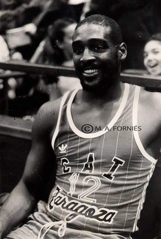 Sergbar's tweet photo. 😢 Hoy hace 22 años que nos dejó la pantera, el gran Kevin Magee! El Mercedes a precio de 600 que llegó a #Zaragoza y enamoró a los basketlovers de mi generación llevando al #CAIZaragoza  a ganar su 1° #CopadelRey 🏆

¡Siempre en el recuerdo!

#InMemorian 🙏🏼 #caismoforever ❤️