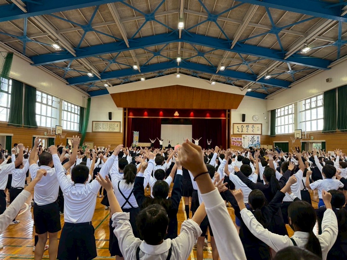 本日は観音寺市立柞田小学校へ！
元気いっぱいなみんなに私たちが圧倒されました🔥
代表の4人が一緒に踊ってくれましたー！
ありがとうございました！！

#生活習慣スクールキャラバン 
#UnitedArchers