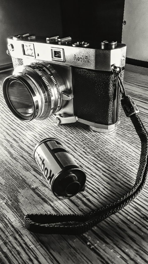 razabeena's tweet image. Innovation isn’t about invention.
It’s about the courage to disrupt yourself.
Kodak built the first digital camera and buried its own future.
#Leadership #InnovationMindset