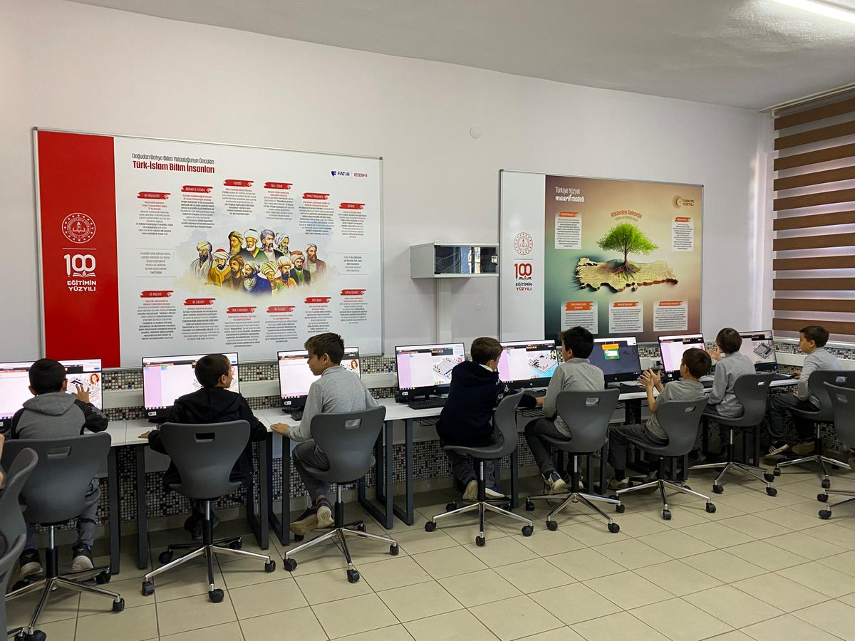 HuyukYunusEmre's tweet image. Okulumuz öğrencileri Kod Haftası kapsamında Yeşil Vatan İçin Kodluyoruz etkinliklerine katıldılar.
#mebyegitek
#yeşilvatan
#codeweek
#codeweekturkiye