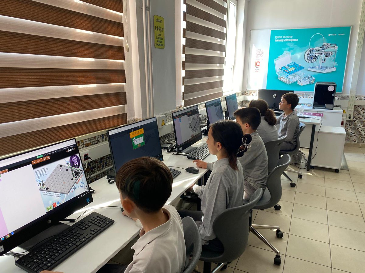 HuyukYunusEmre's tweet image. Okulumuz öğrencileri Kod Haftası kapsamında Yeşil Vatan İçin Kodluyoruz etkinliklerine katıldılar.
#mebyegitek
#yeşilvatan
#codeweek
#codeweekturkiye