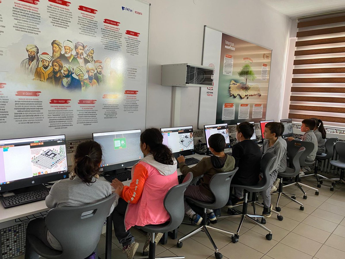 HuyukYunusEmre's tweet image. Okulumuz öğrencileri Kod Haftası kapsamında Yeşil Vatan İçin Kodluyoruz etkinliklerine katıldılar.
#mebyegitek
#yeşilvatan
#codeweek
#codeweekturkiye