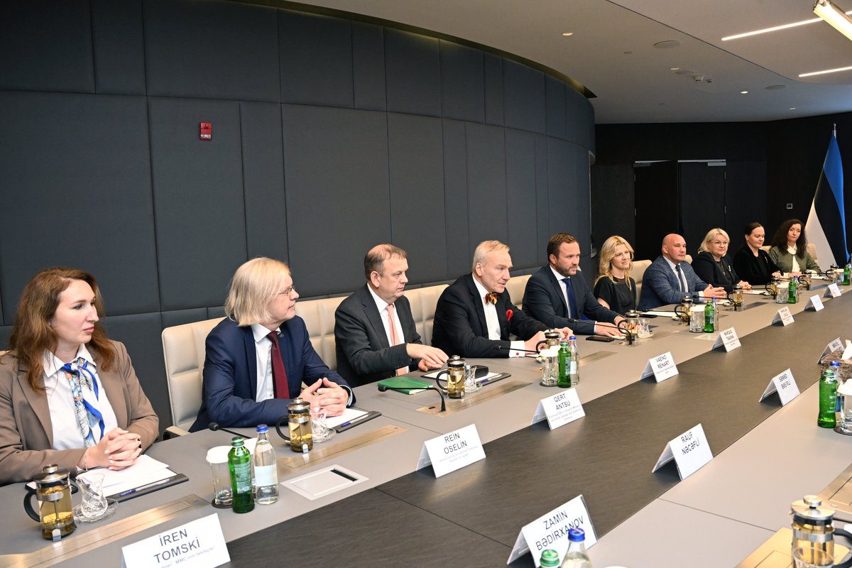 İqtisadiyyat naziri Mikayıl Cabbarov (<a href="/MikayilJabbarov/">Mikayil Jabbarov</a> ) Estoniyanın xarici işlər naziri Marqus Tsaxna (<a href="/Tsahkna/">Margus Tsahkna</a>) ilə görüşüb.

Ətraflı – shorturl.at/niza6

#EconomyAz