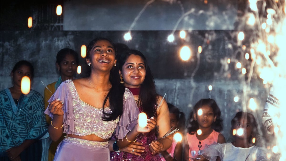 AviraFoundation's tweet photo. Lighting up hearts with laughter and love!🪔

Celebrating Diwali with kids whose smiles make the festival glow brighter.

#HappyDiwali2025 #AviraFoundation https://t.co/vczrqSLlui