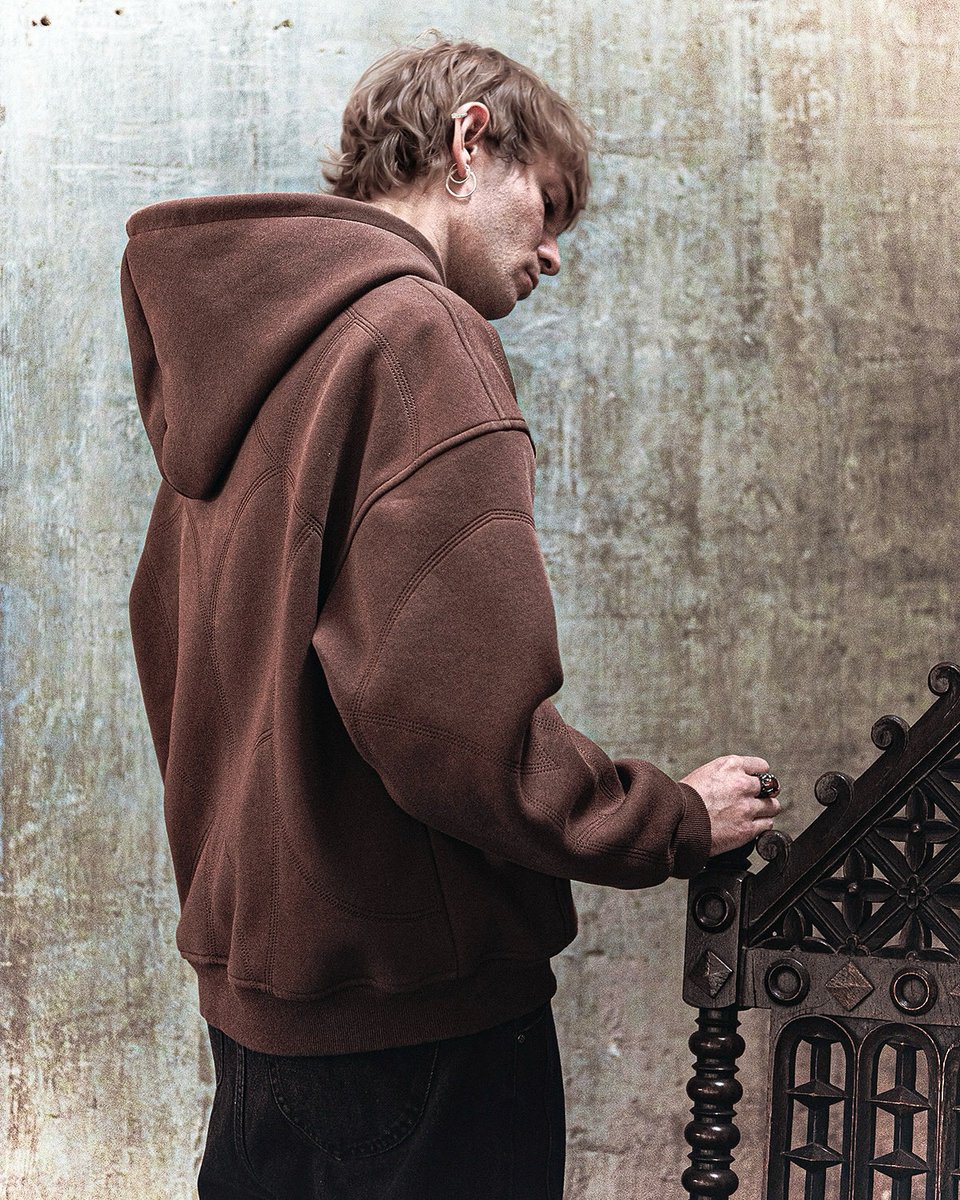 sdwz_'s tweet image. Toujours bon de rappeler que je fais des fringues légendaires sur mon temps libre.

Vous pouvez retrouver mon travail sur 
instagram.com/_sdws_/

drop fin octobre 🐦‍⬛