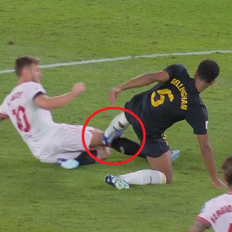 Hola, me paso para recordar que esto no fue roja porque sino se perdía un Clásico.

Pero Negreira...