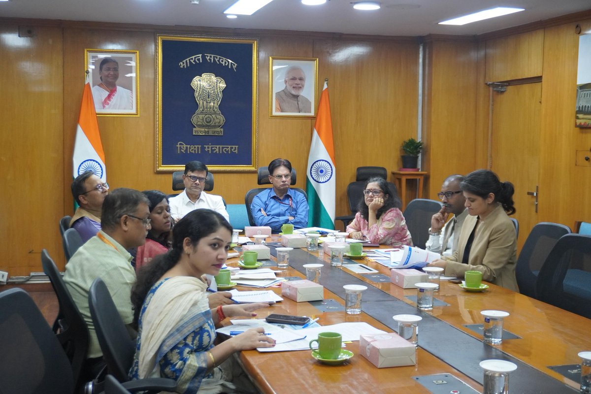 EduMinOfIndia's tweet image. On 22nd October 2025, a virtual meeting was held under the chairpersonship of Shri @sanjayjavin, Secretary, Department of School Education & Literacy (DoSEL), Ministry of Education and Shri Anil Malik, Secretary, Ministry of Women & Child Development to review and discuss the…
