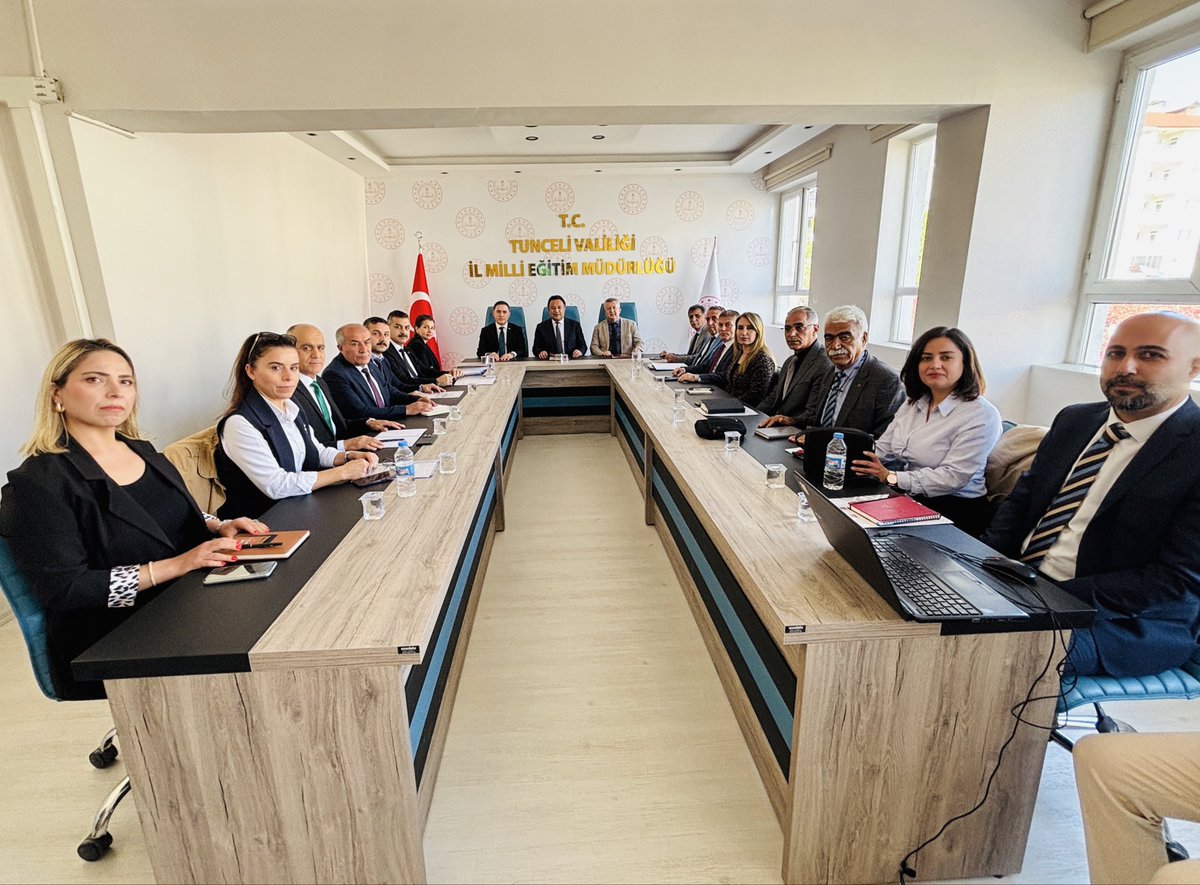 İlimizde gerçekleştirilen hayat boyu öğrenme faaliyetlerini değerlendirmek amacıyla Bakanlığımız Hayat Boyu Öğrenme Genel Müdürlüğü Eğitim Politikaları Daire Başkanı Sayın Hacı Ali Okur, İzleme ve Değerlendirme Daire Başkanı Sayın Ferhat Davran, İl Millî Eğitim Müdürümüz Sayın