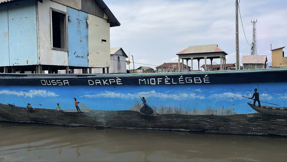 Je mets un accent particulier aux détails quand je travaille. 
Une tâche peut être ingrate, mais qui donne tout le sens à ce que je fais. Et il ne s’agit pas que de la forme, mais du fond aussi.

📍 Benin, Ganvié 
✍🏿 Artwork with Cortex , Frigg, Jpeg &amp; Philippe H.