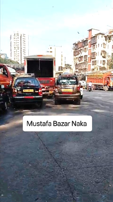 SocialNewsDail2's tweet image. Illegal Parking Alert  
Despite repeated complaints, trucks continue to occupy Reay Road Bridge, Sant Savta Marg—blocking lanes, endangering pedestrians, and flouting traffic norms. No action taken yet.  
@MumbaiPolice @mybmc @CPMumbaiPolice @MTPHereToHelp — Why the delay?
