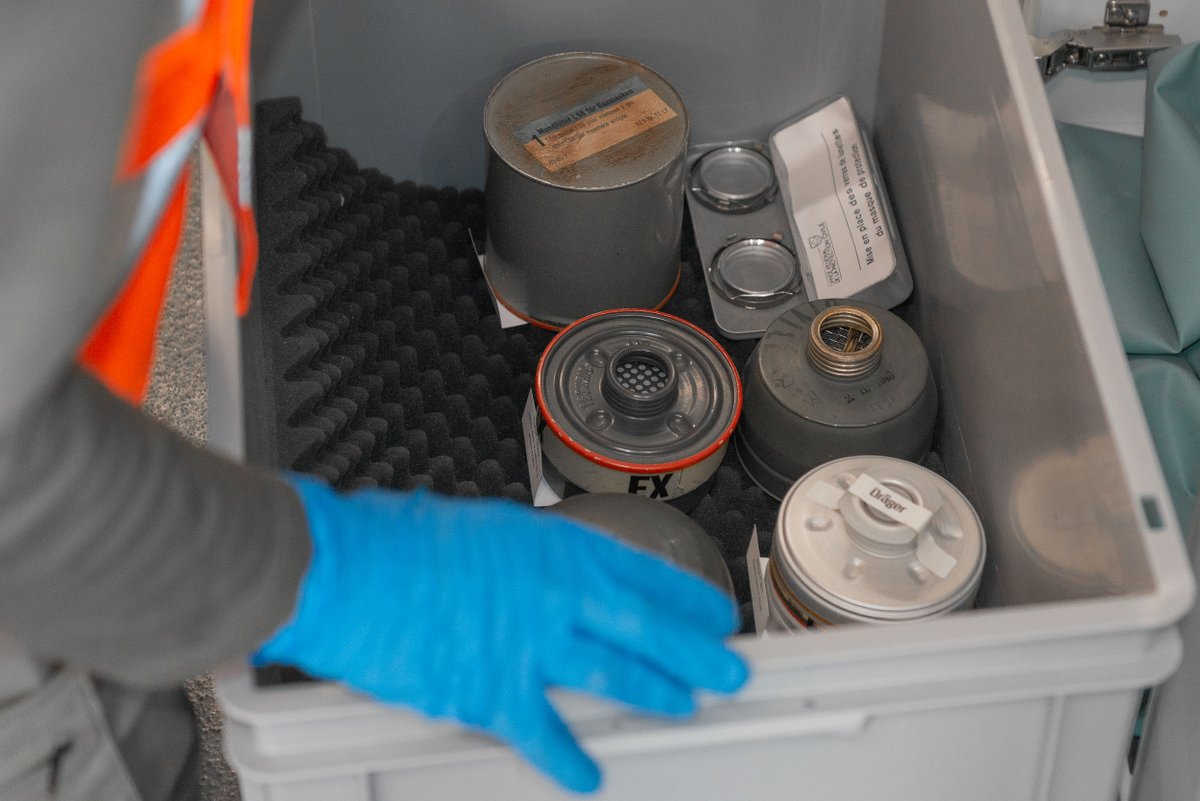 PCiVD's tweet image. Cours spécialiste PBC

Souvent ignorée du public, la protection des biens culturels est une mission essentielle de la PCi-VD. Les miliciens sont formés aux bonnes pratiques pour mettre en lieu sûr des objets à valeur patrimoniale, lors d'une évacuation.

📸 Jérémy Tacheron