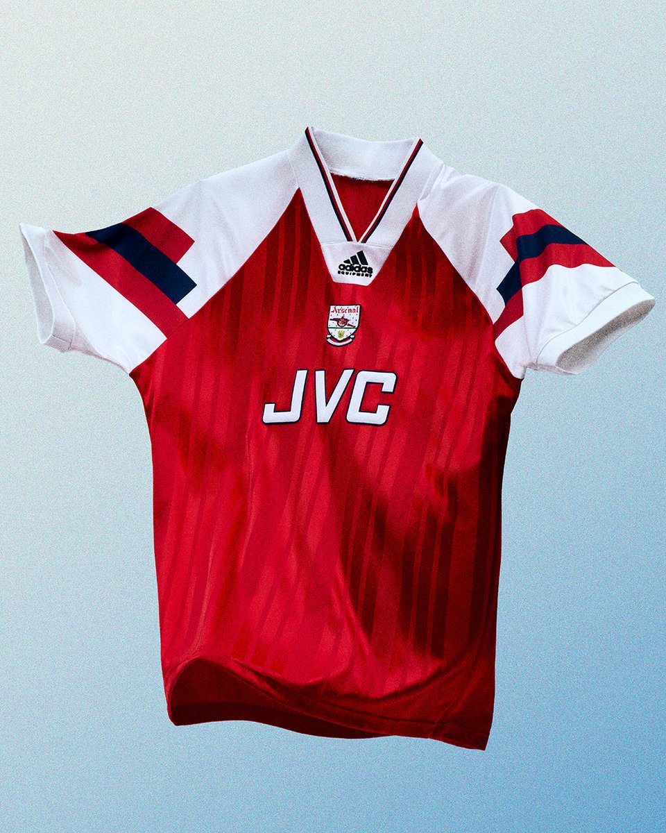 快進撃を続け優勝トロフィー🏆を手にした 92-93と93-94シーズンの歓喜