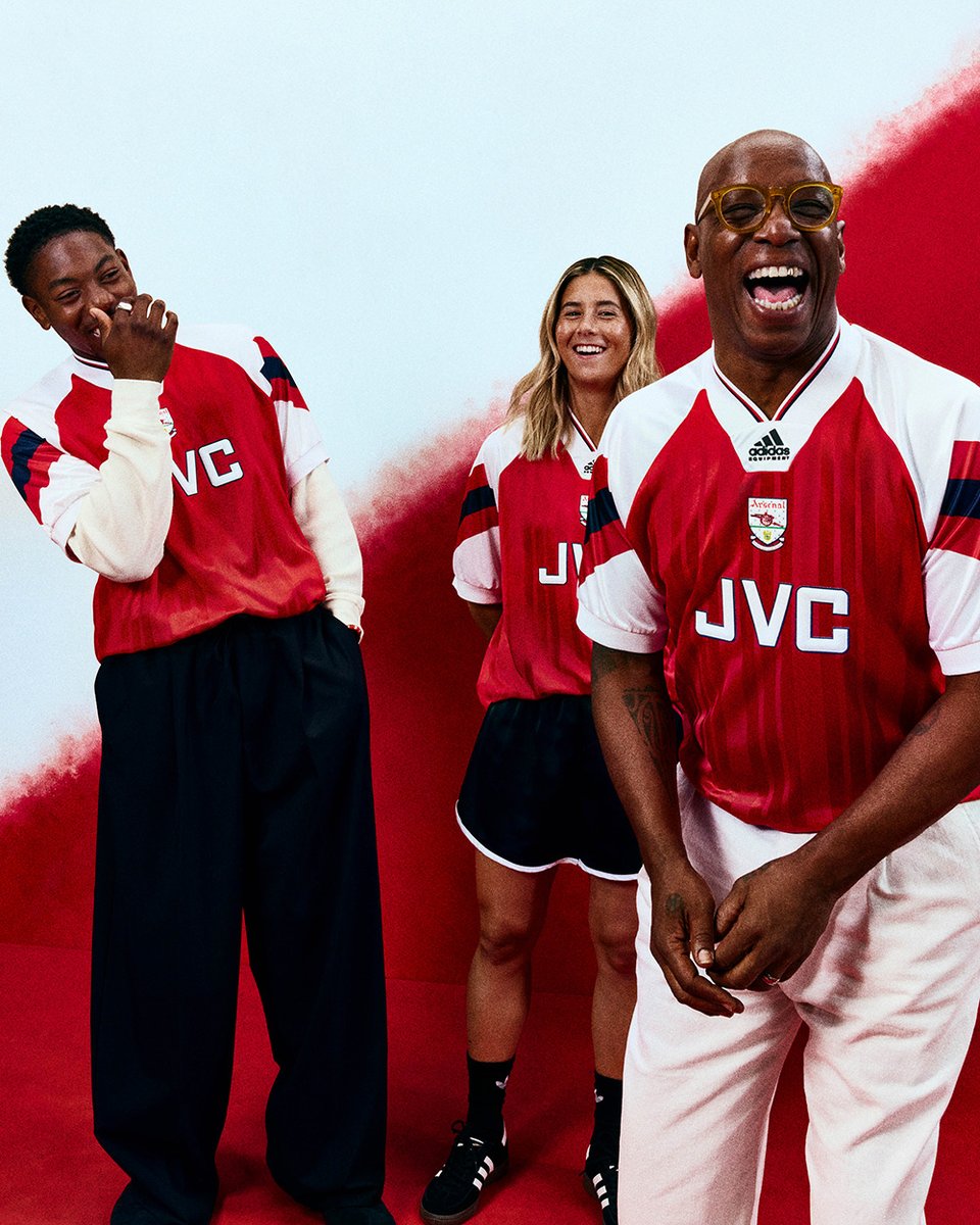 快進撃を続け優勝トロフィー🏆を手にした 92-93と93-94シーズンの歓喜