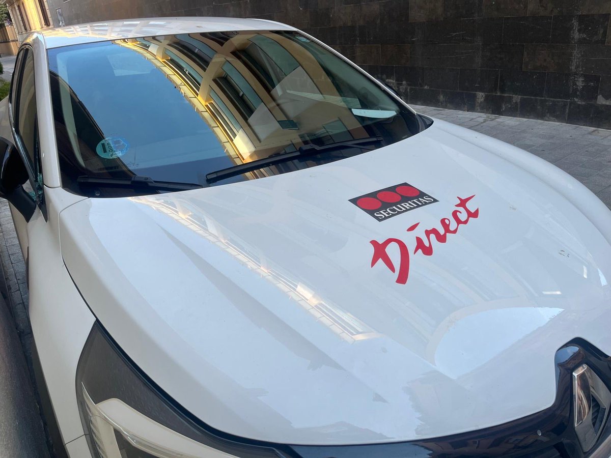danielsirera's tweet photo. Han robado un coche de Securitas Direct en Les Corts.
Ni siquiera los que se dedican a la seguridad están seguros en Barcelona.
Collboni presume de ciudad tranquila mientras la delincuencia se dispara. https://t.co/NjWZU47iPz