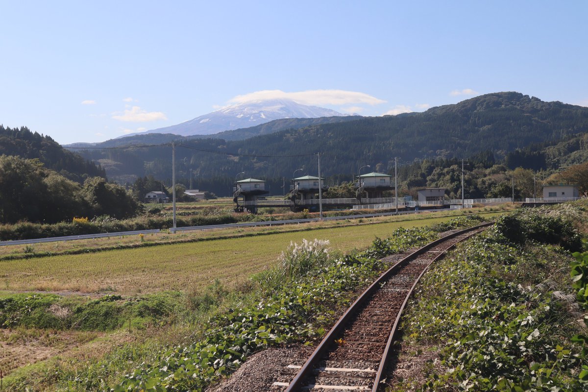 yuri_tetsudou's tweet image. 鳥海山が白くなりはじめました❄
鳥海山が白くなりはじめました本荘市 #秋田 #akita #鳥海山 #MtCyokai #akitatravel #秋田 #akita #鳥海山 #MtCyokai #akitatravel