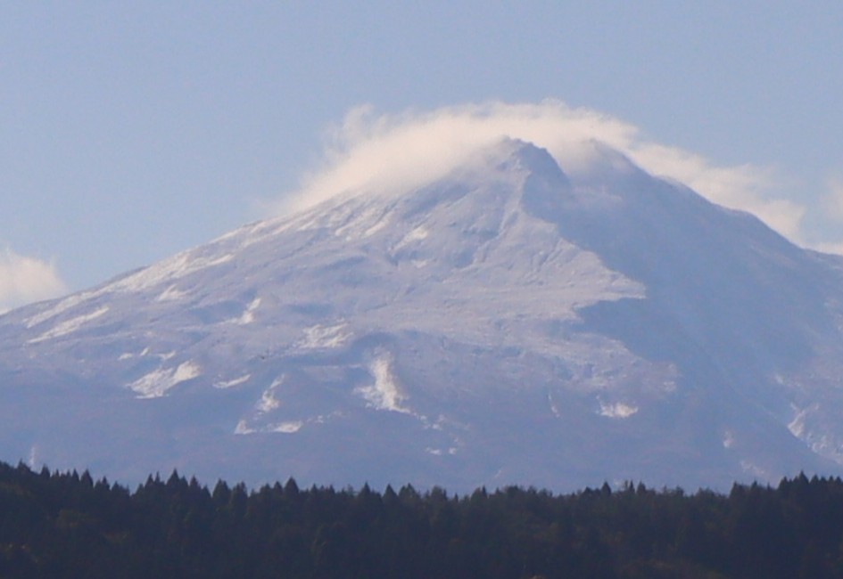 yuri_tetsudou's tweet image. 鳥海山が白くなりはじめました❄
鳥海山が白くなりはじめました本荘市 #秋田 #akita #鳥海山 #MtCyokai #akitatravel #秋田 #akita #鳥海山 #MtCyokai #akitatravel