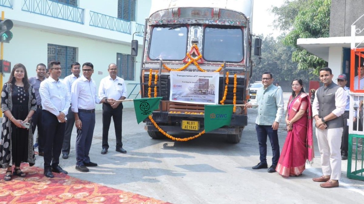 cwc_rodelhi's tweet image. Logistics & Learning Unite: NCERT x CWC Power Up India's Future! 📚
1st consignment flagged off by Sh Himanshu Gupta, IAS,  Secretary NCERT and Sh Samuel Praveen Kumar, Director (MC&P), CWC. CWC’s end-to-end solutions are transforming educational supply chains & beyond! 🚛 #CWC