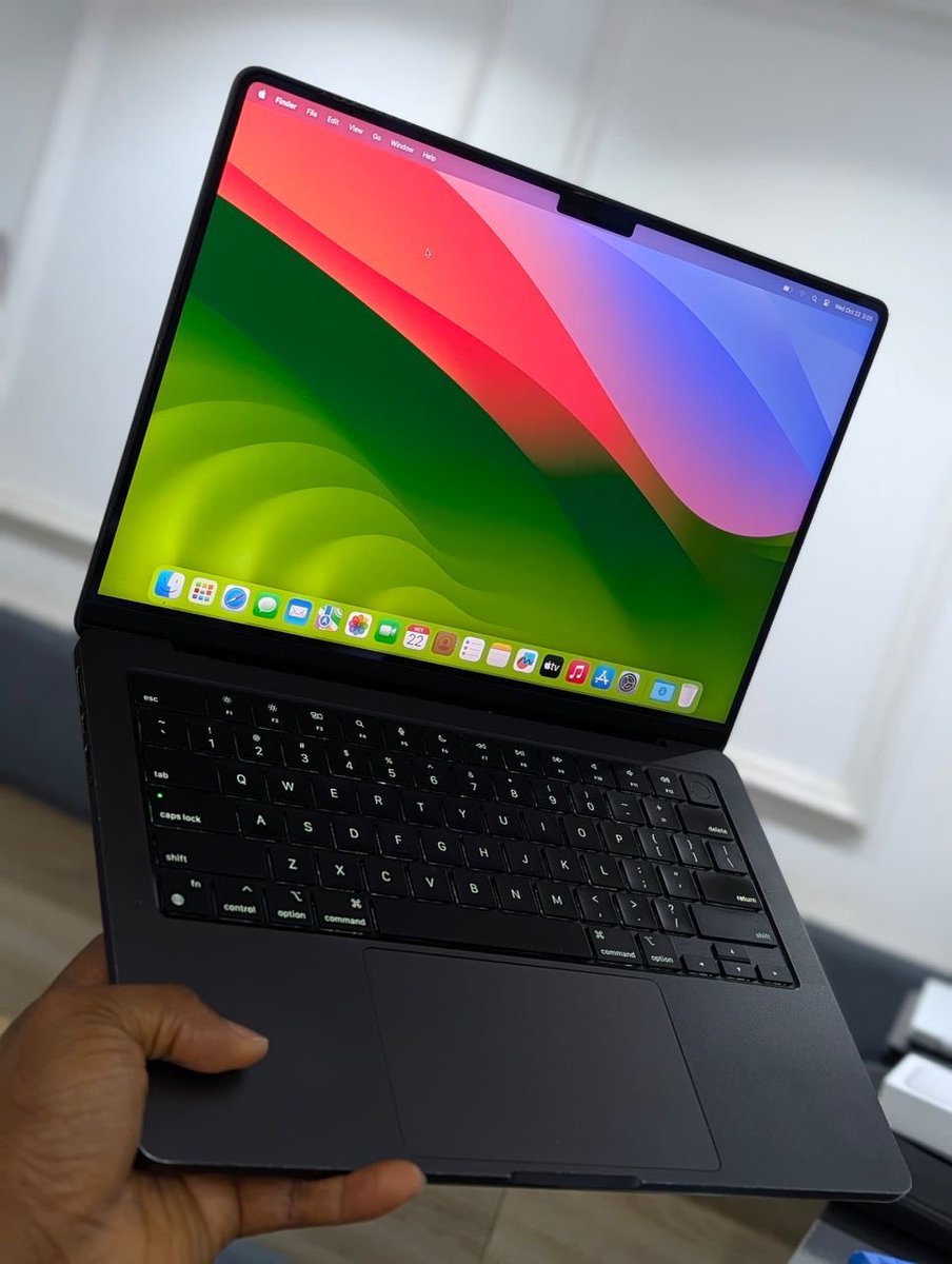 🇺🇸 MacBook Pro 2023
M3 Pro Chip
14”
18GB RAM || 512GB SSD
12-Core CPU || 18-Core GPU
CC:362

SPACE BLACK

N1,980,000