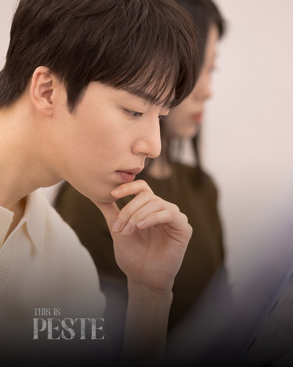 #뮤지컬페스트 #페스트 #콘서트 #PESTE

연습 사진 공개 #02

ＣＯＴＴＡＲＤ
코타르 원태민 
𝐓𝐇𝐈𝐒 𝐈𝐒 𝐏𝐄𝐒𝐓𝐄

📌 예매  : 티켓링크 단독 
📅 2025.10.31 – 11.2  연세대 대강당  

#원태민 #PESTE