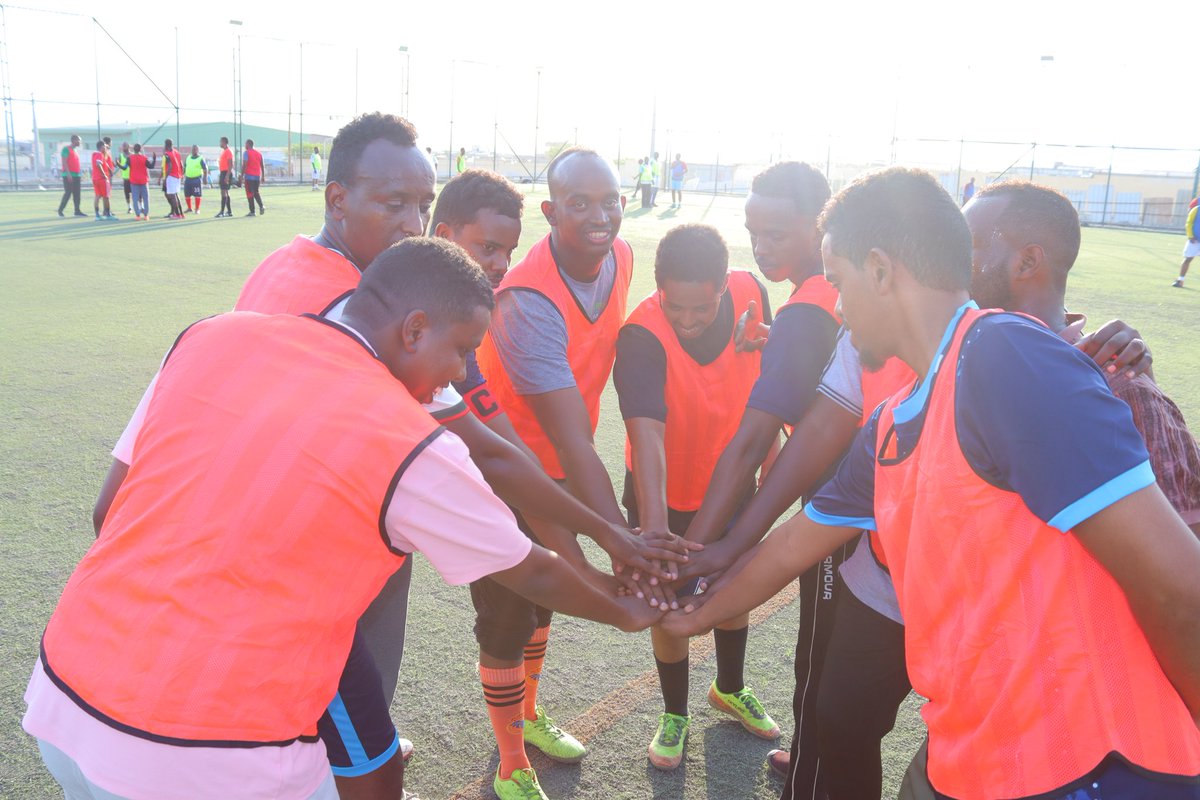 INSTAD2019's tweet photo. ⚽ Le #MatchDeLAmitié organisé par l’#INSTAD s’est tenu le 11 octobre au stade Cité Nassib !
Un moment de partage et de cohésion inter-institutionnelle 🤝
🏆 Remise de prix hier aux meilleures équipes par le DG de l’INSTAD 👏
#Djibouti #Sport #EspritDéquipe https://t.co/vPSF26suN1