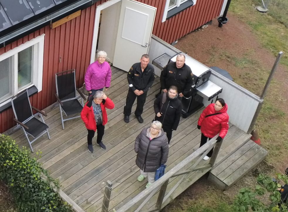 Kökars sjöbevakningsstation fick under veckan besök av Kökars Marthaförening. Efter en rundtur på stationen  diskuterades bl.a. hur Marthaföreningen kan stöda sjöbevakningen i olika situationer. Ett stort tack till Kökars Marthaförening för ett fint besök!
