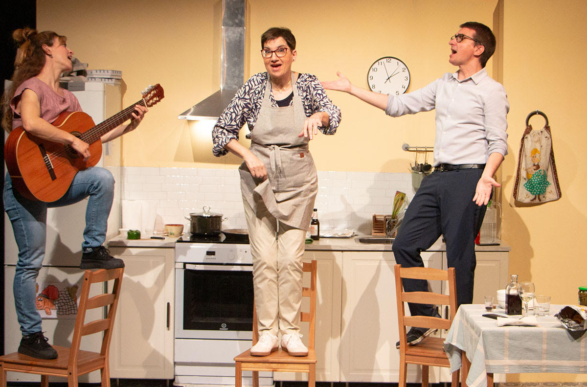 LA PAELLA DELS DIJOUS de Cristina Clemente vuelve a pisar el <a href="/maldateatre/">El Maldà</a> de #Barcelona a partir del 8 de noviembre. No te pierdas la #crítica que <a href="/yadira_agurto/">Yadi</a> realizó en su anterior paso por la sala enplatea.com/?p=38087 <a href="/criscleme/">Cristina Clemente</a> #LaPaellaDelsDijous