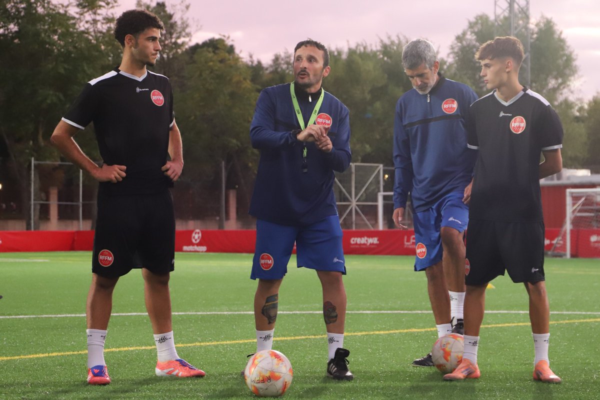 RFFM_oficial's tweet image. La selección 'Siete Estrellas' Sub-16 masculina dirigida por Miguel Fernández realizó ayer su tercer entrenamiento de la temporada en Cotorruelo 🏟️ con la vista puesta en la primera fase del #CESA que les llevará a competir en la Ciudad Deportiva del Valencia CF en Paterna.