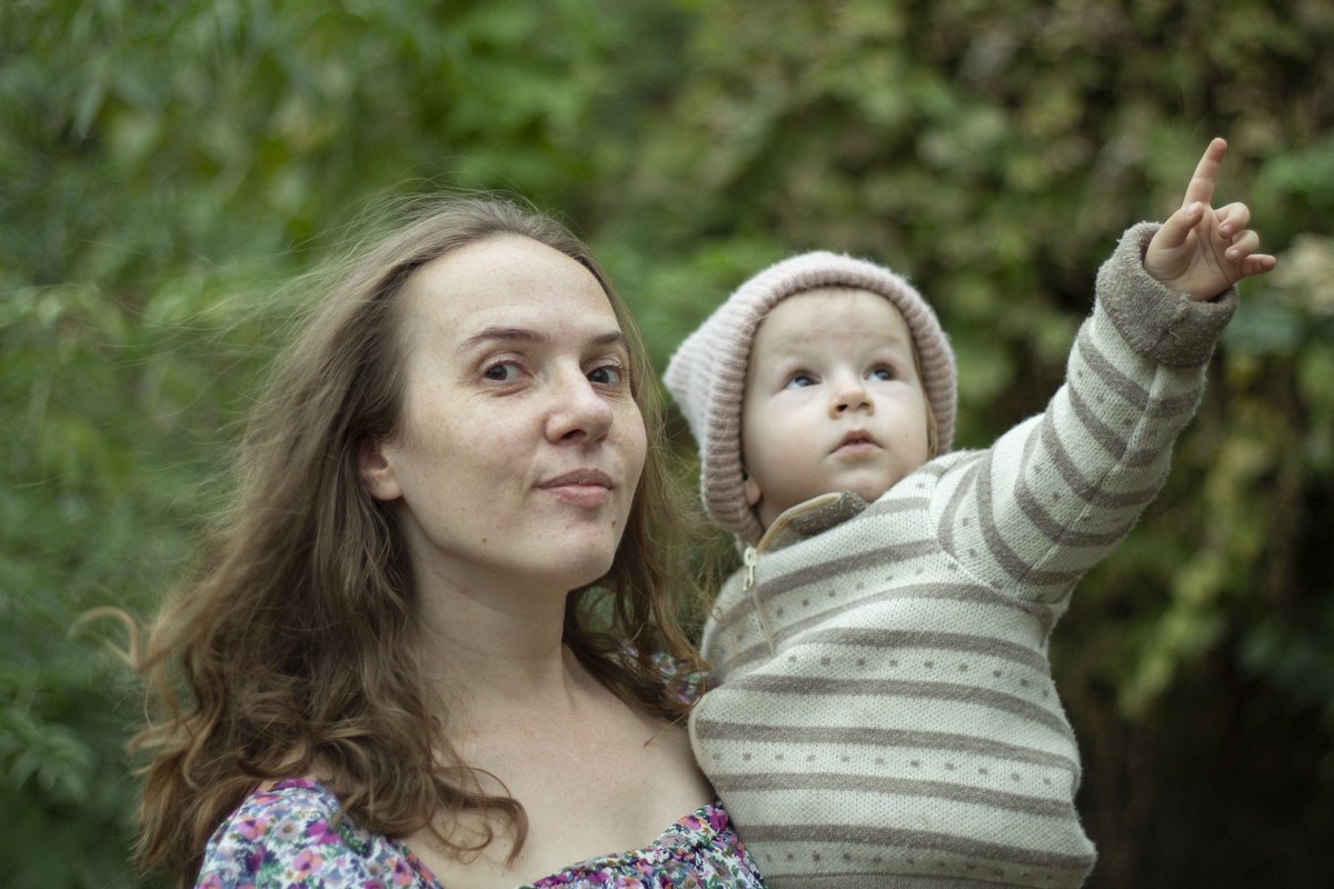 Балдели с Галиной семьёй у них в саду. Обожаю маленькие моменты! 🤩

#каранафото #фотографбишкек