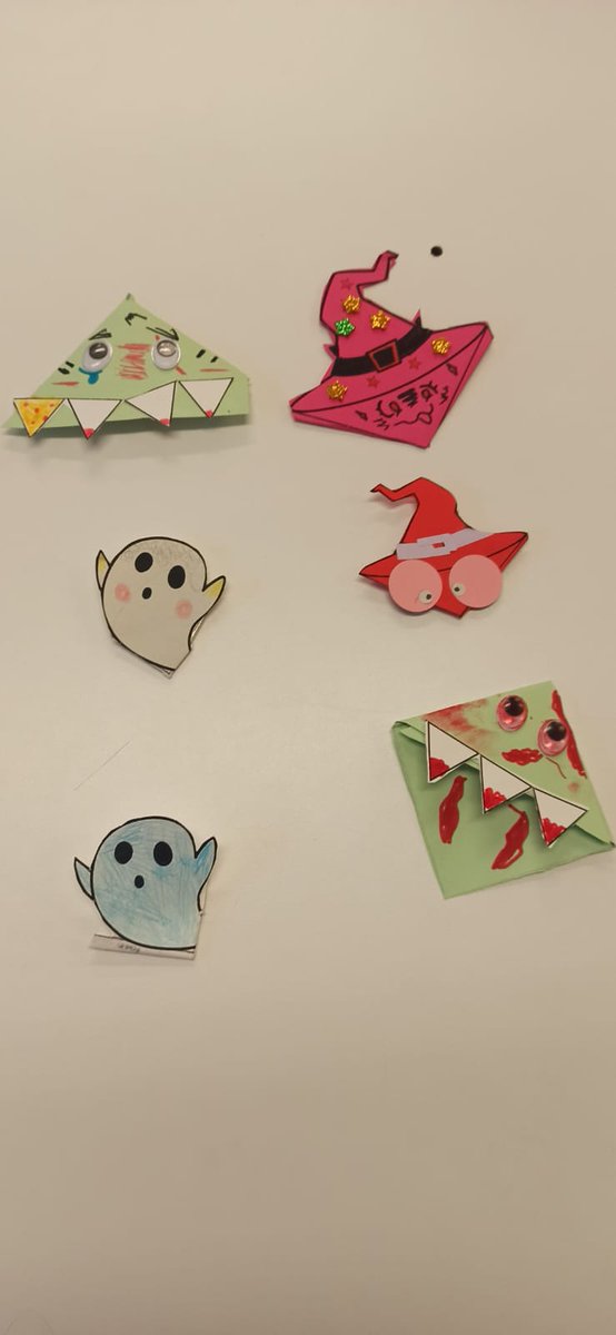 Nuestro pequeños resolvieron con éxito todos los rectos a los que se enfrentaron  y como gratificación se llevaron a casa un marcapáginas elaborado por ellos. Mañana será el turno de los alumnos de 1º y 2º del @CEIP de El Puntal 
@Red Municipal de Bibliotecas de Murcia