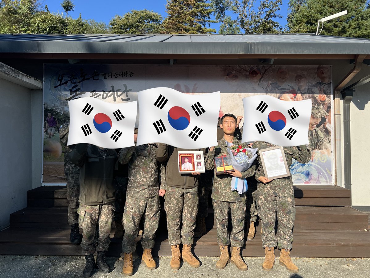 《이병부터 하사까지 24개월 동안 보람차게 보냈습니다.》
소중한 인연을 여럿 만났고, 많은 사람들의 도움으로 이루고자 했던 바를 나름대로 이루고 전역하였습니다.

운이 따라주어 장성•영관 장교님의 상을 받아보는 과분함도 누렸습니다. (대령급 표창 4, 준장급 상장1, 소장급 표창 1, 중장급