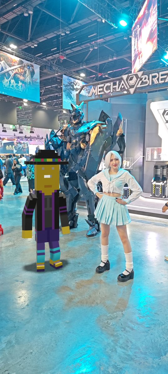 ChainersGame's tweet image. The next day, our Chainer was all about enjoying the beautiful scenery of the city and making new friends - from amazing cosplayers to some terrifying robots (approached with caution due to past trauma - IYKYK) 👁️
#GamescomAsia offered an amazing experience and our Chainer is…
