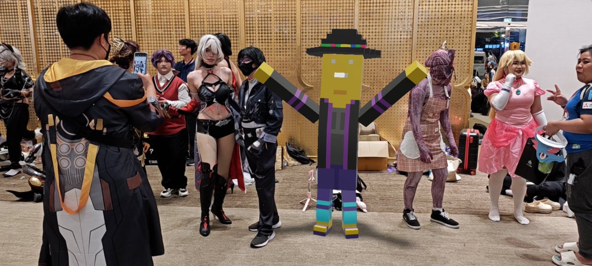 ChainersGame's tweet image. The next day, our Chainer was all about enjoying the beautiful scenery of the city and making new friends - from amazing cosplayers to some terrifying robots (approached with caution due to past trauma - IYKYK) 👁️
#GamescomAsia offered an amazing experience and our Chainer is…