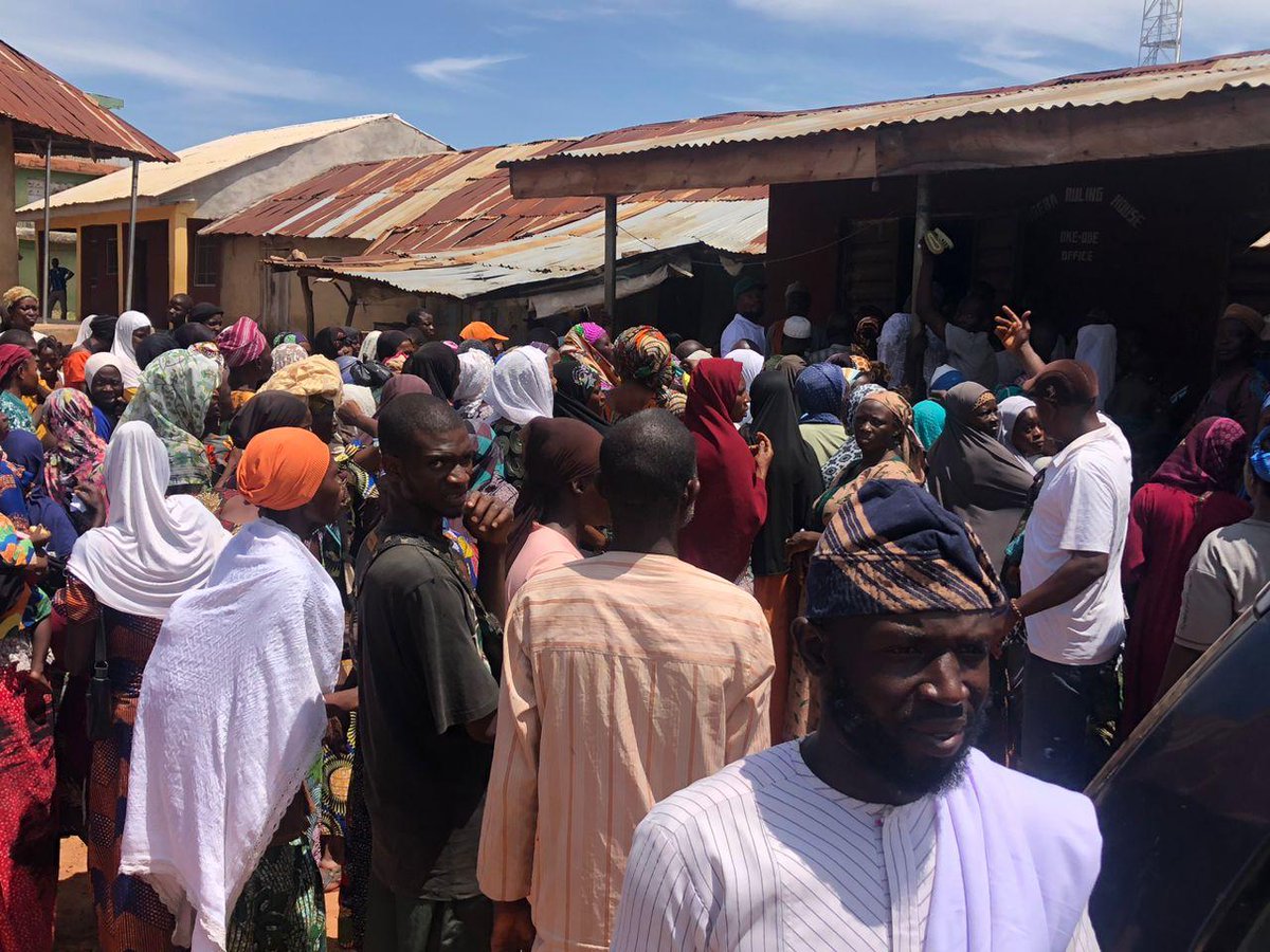 TYFABJFCT's tweet photo. Think Yoruba First Organisation, in collaboration with IDERA, visited Oke Ode, Kwara State, to deliver relief materials to families affected by insecurity and to comfort those grieving, a heartfelt effort to support them and remind them they are not forgotten. 🕊️💔 https://t.co/KOwHkao4TZ
