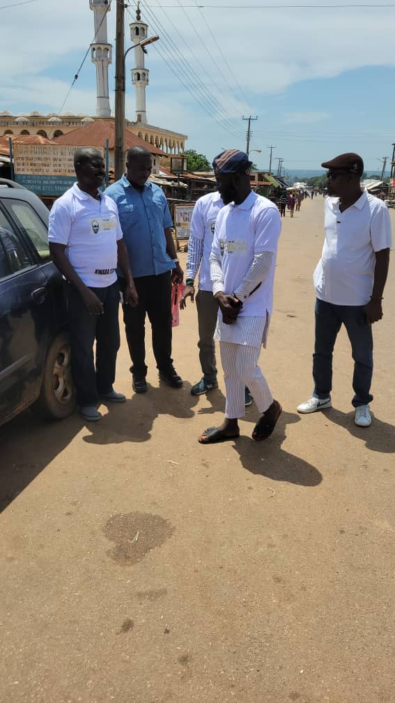 TYFABJFCT's tweet photo. Think Yoruba First Organisation, in collaboration with IDERA, visited Oke Ode, Kwara State, to deliver relief materials to families affected by insecurity and to comfort those grieving, a heartfelt effort to support them and remind them they are not forgotten. 🕊️💔 https://t.co/KOwHkao4TZ