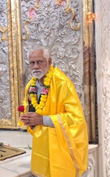 BhananiGR's tweet photo. @vinodparashar @vsyadavrao Many many happy returns of the day dear Shri Jadavji..God may  bless you with all the happiness,  healthiness and prosperity.. https://t.co/z6bYXLBghU